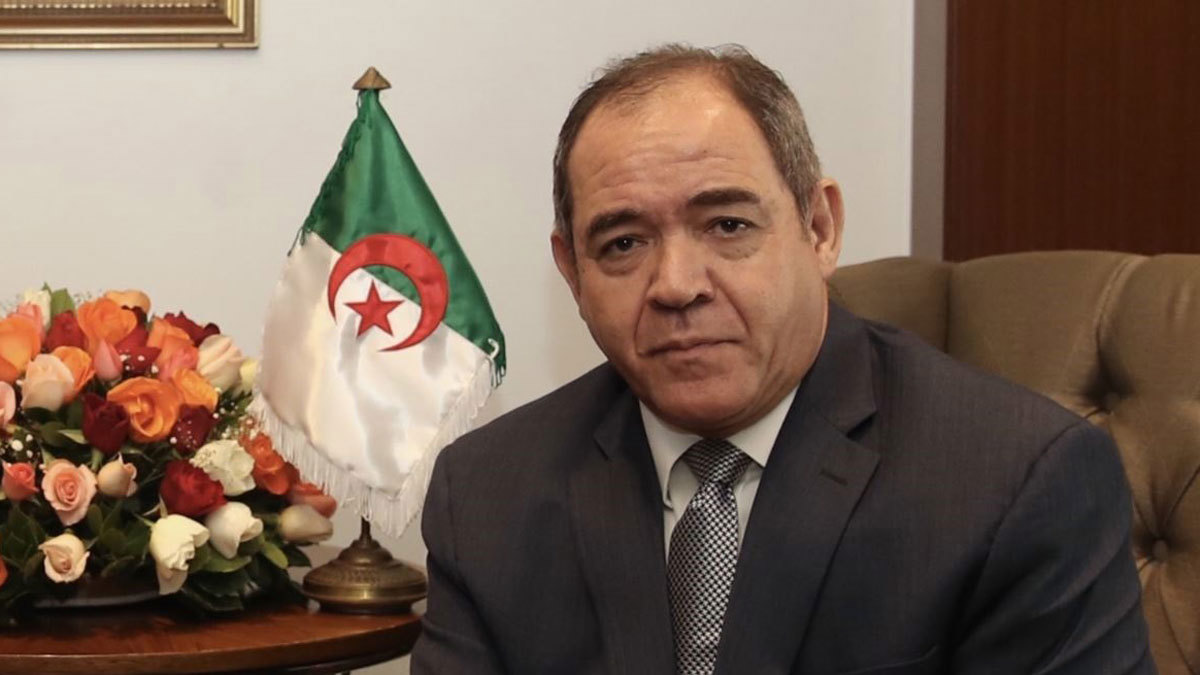 وزير خارجية الجزائر يزور بنغازي للقاء المشير حفتر