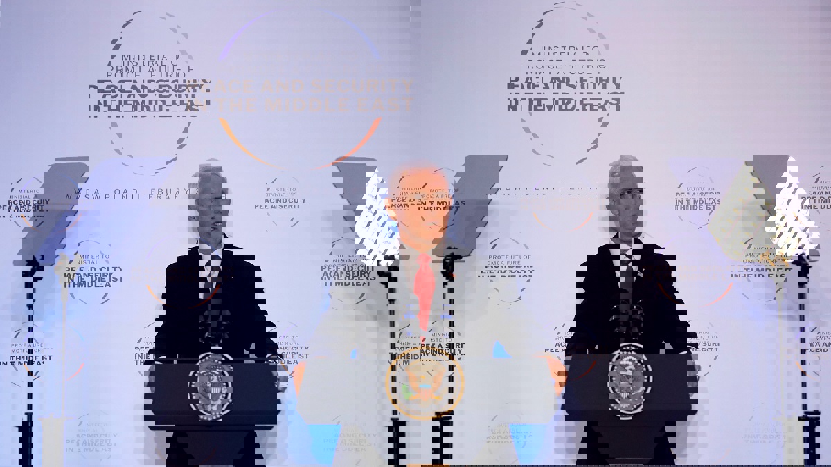 بنس يدعو الأوروبيين إلى الانسحاب من الاتفاق النووي مع إيران