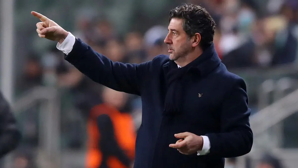 هل تفاوض نادي الهلال مع روي فيتوريا مدرب النصر السابق لخلافة جارديم