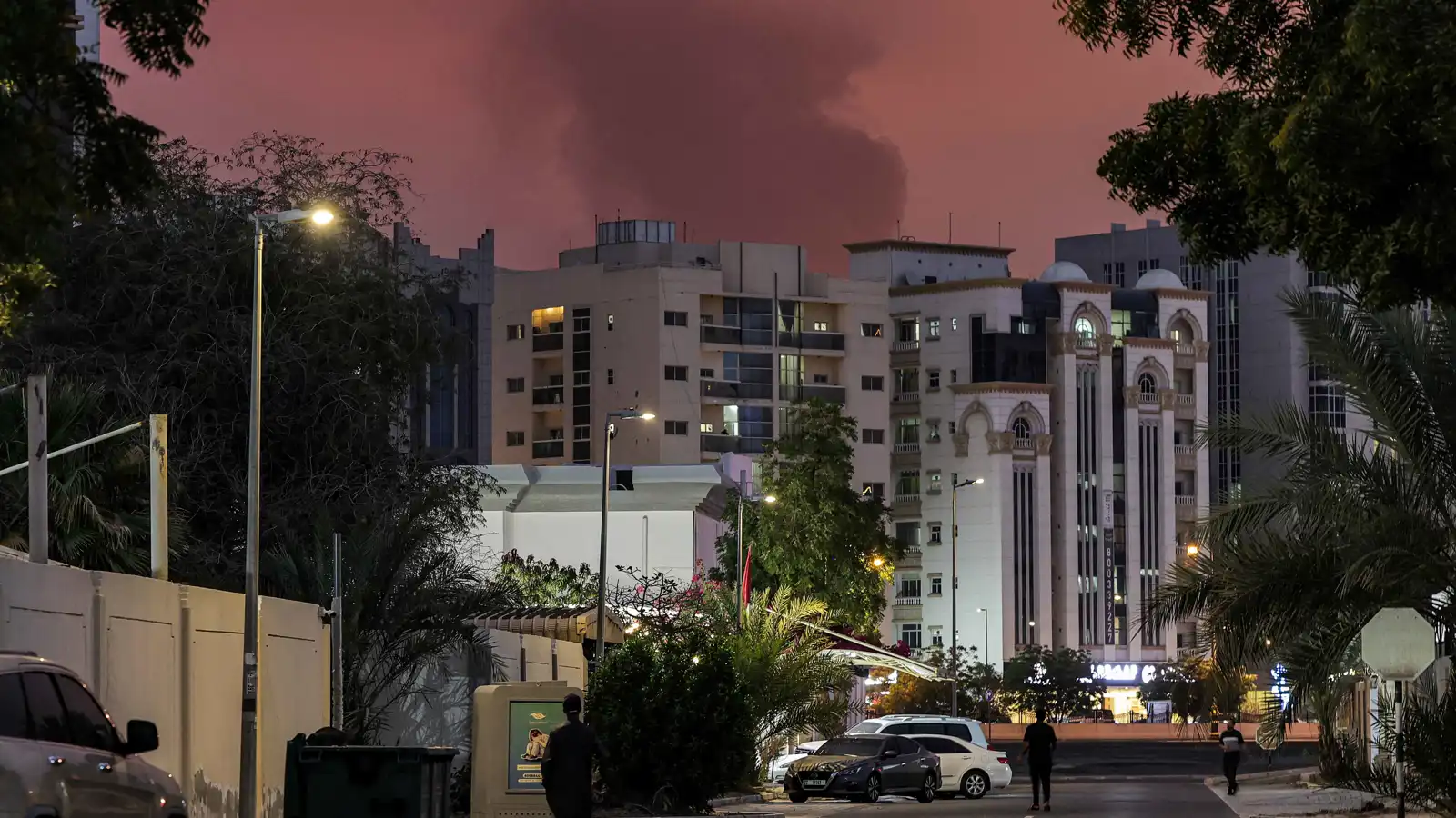 الدفاعات الإماراتية تتعامل مع 6 صواريخ باليستية و131 مسيرة