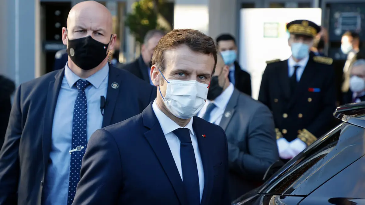 ماكرون يطالب لوكاشنكو بإخراج القوات الروسية من بيلاروسيا