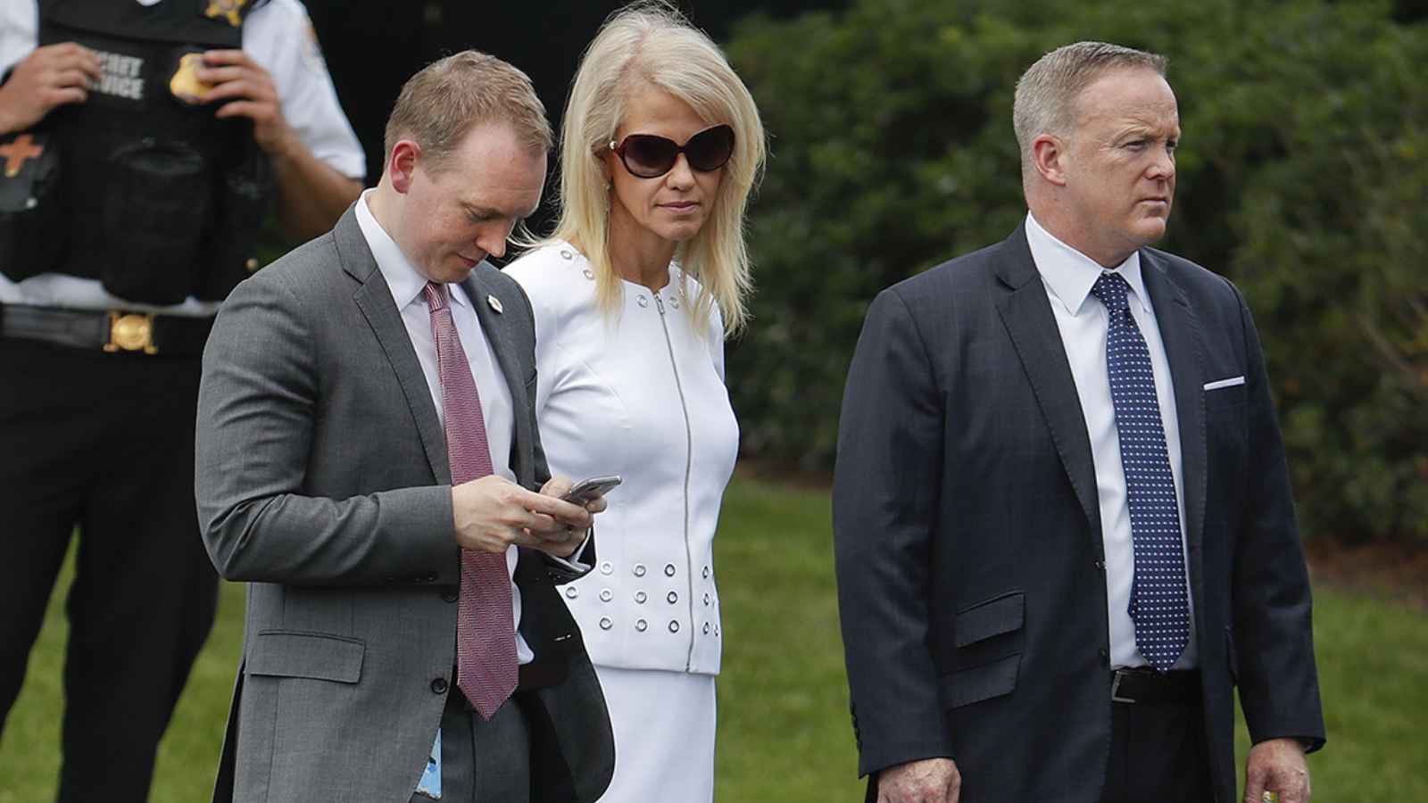 "فريق الأفاعي" ينتظر منصبا رفيعا في إدارة ترامب