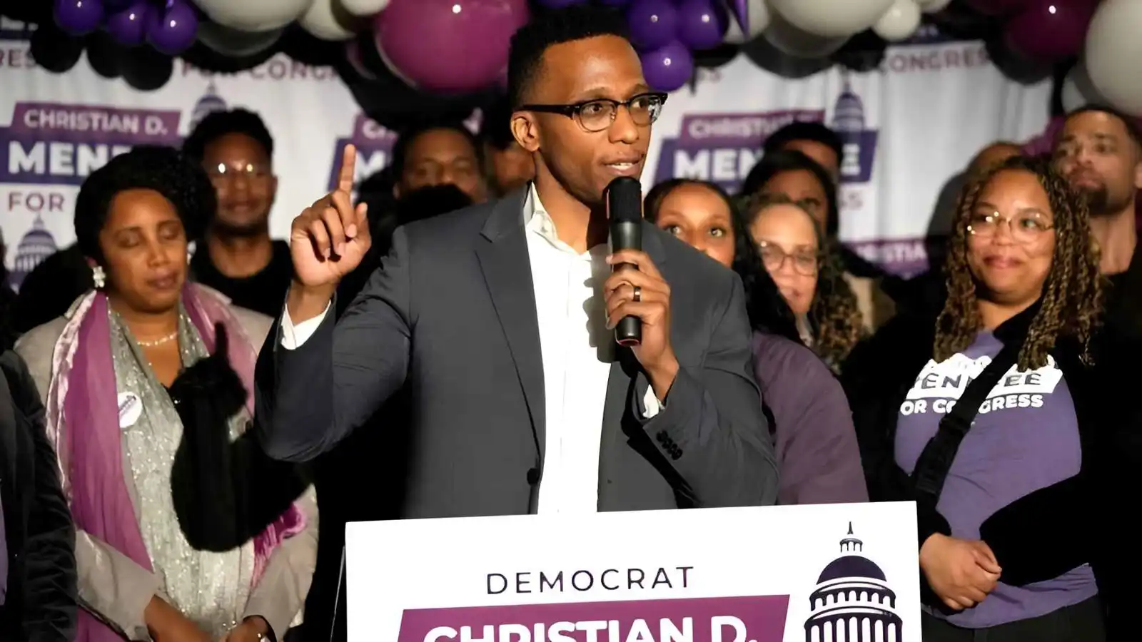 وسط أزمات ترامب.. ديمقراطي يسلب الجمهوريين مقعد "الشيوخ" في تكساس