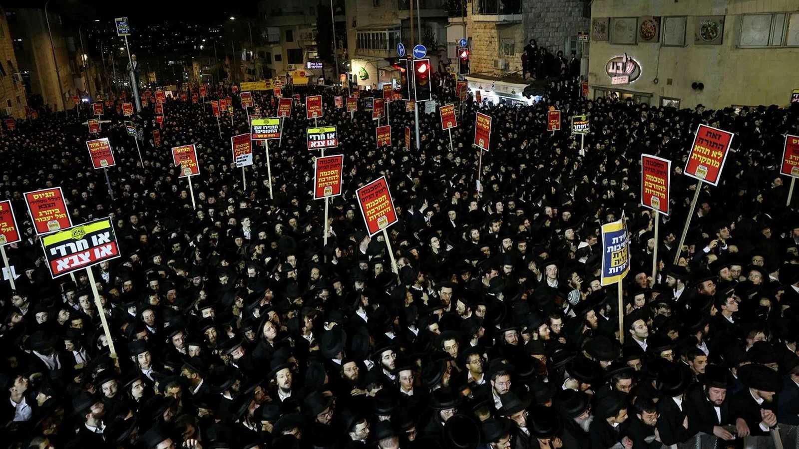 سائق يدهس حشود متدينين في القدس ويقتل فتى (فيديو)