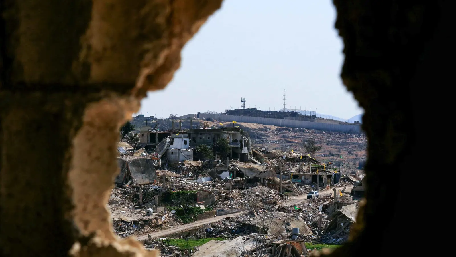 صبر واشنطن ينفد.. نزع سلاح حزب الله يضع لبنان أمام خيارات صعبة