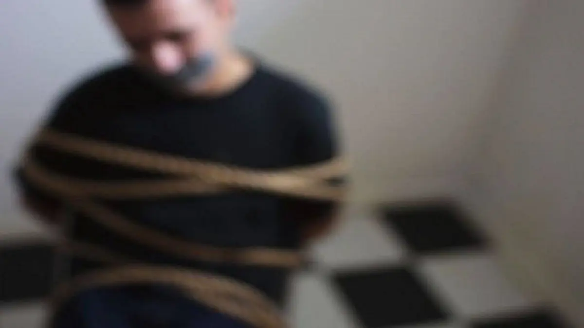 مصرية تخطف شابًّا وتصوره عاريًا لإرغامه على الزواج منها