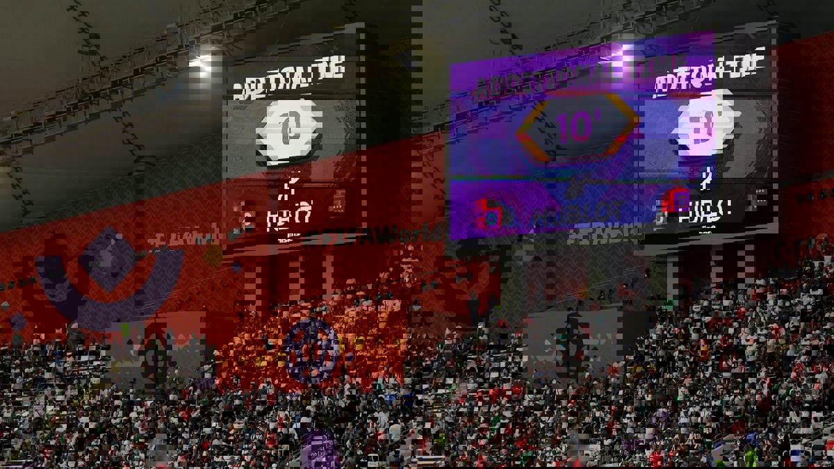 10 و14.. لماذا يحتسب الحكام وقتا بدل ضائع كبيرا في كأس العالم 2022؟