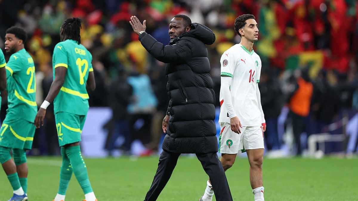 منتخب المغرب تعرض للسرقة.. مسؤول في "كاف" يدلي باعتراف خطير ويطلب "المغفرة" 