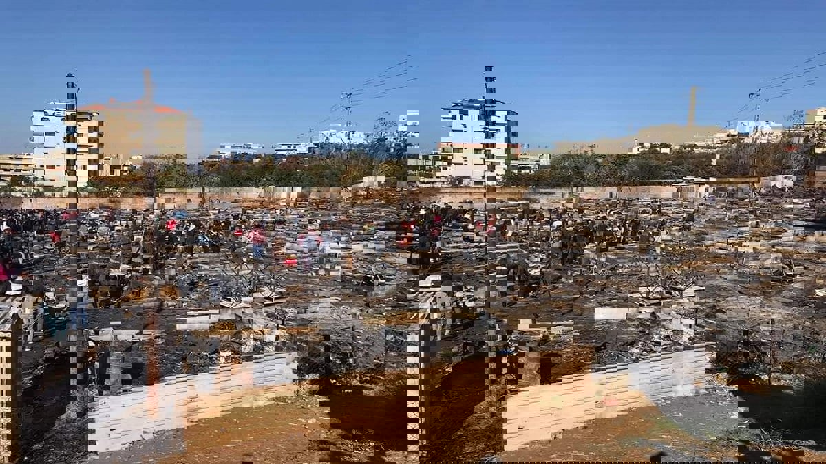 الجيش اللبناني يعتقل 8 أشخاص لصلتهم بإحراق مخيم للاجئين السوريين