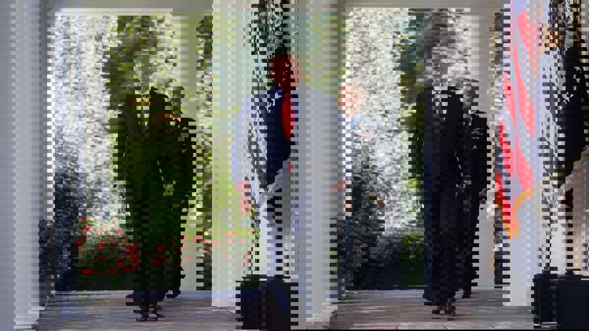 استقالة مساعدة ترامب الشخصية بعد تسريبها معلومات للصحافة