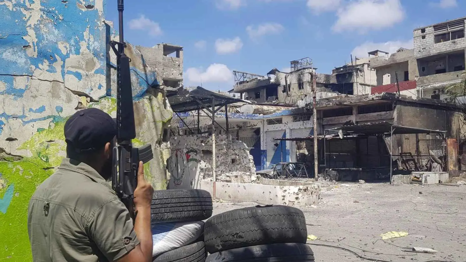 إعلام عبري: نزع سلاح المخيمات الفلسطينية خطوة لتفكيك "حزب الله"