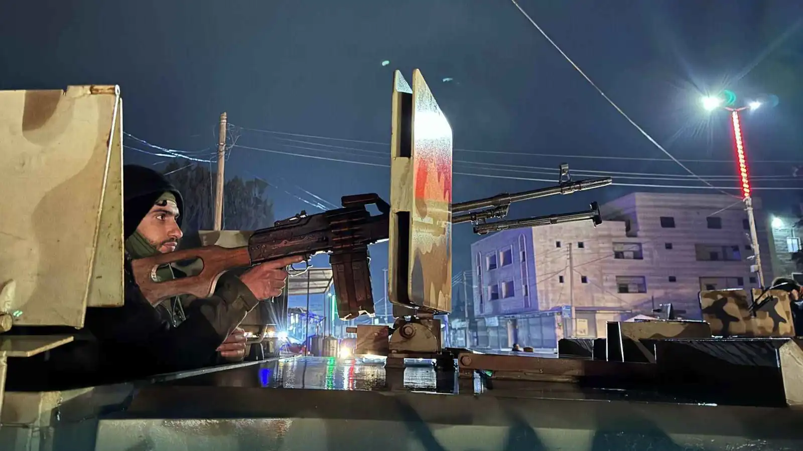 دمشق تتهم "قسد" بتفجير الجسر القديم في الرقة وقصف دير الزور بالهاون