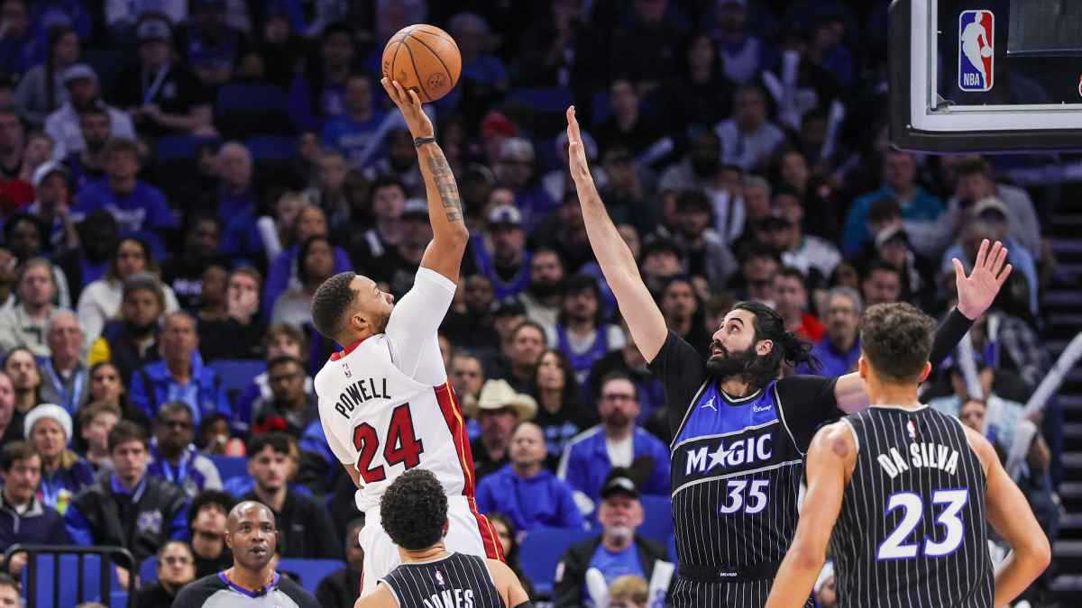 ماجيك يهزم هيت ويقابل نيكس في الدور قبل النهائي لكأس دوري كرة السلة الأمريكي