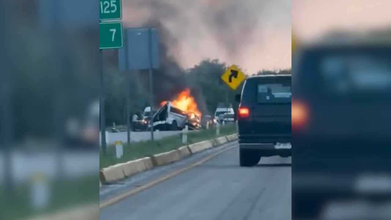 15 قتيلاً جراء حادث سير مروع في المكسيك (فيديو)