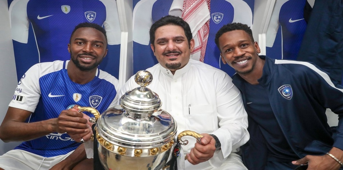 الفيفا يمنع نادي الوحدة من التعاقد مع أسامة هوساوي.. هل يعود لنادي الهلال؟