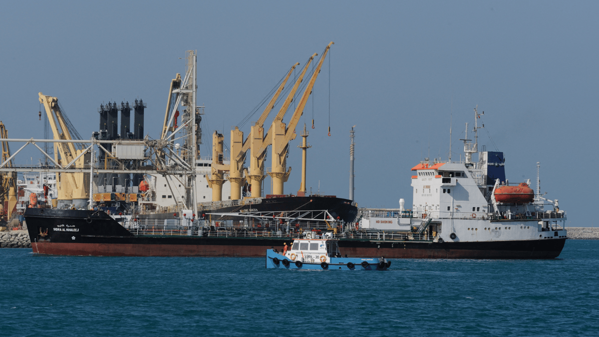 مصدر: شركة قطر للطاقة تعلق الشحن عبر البحر الأحمر