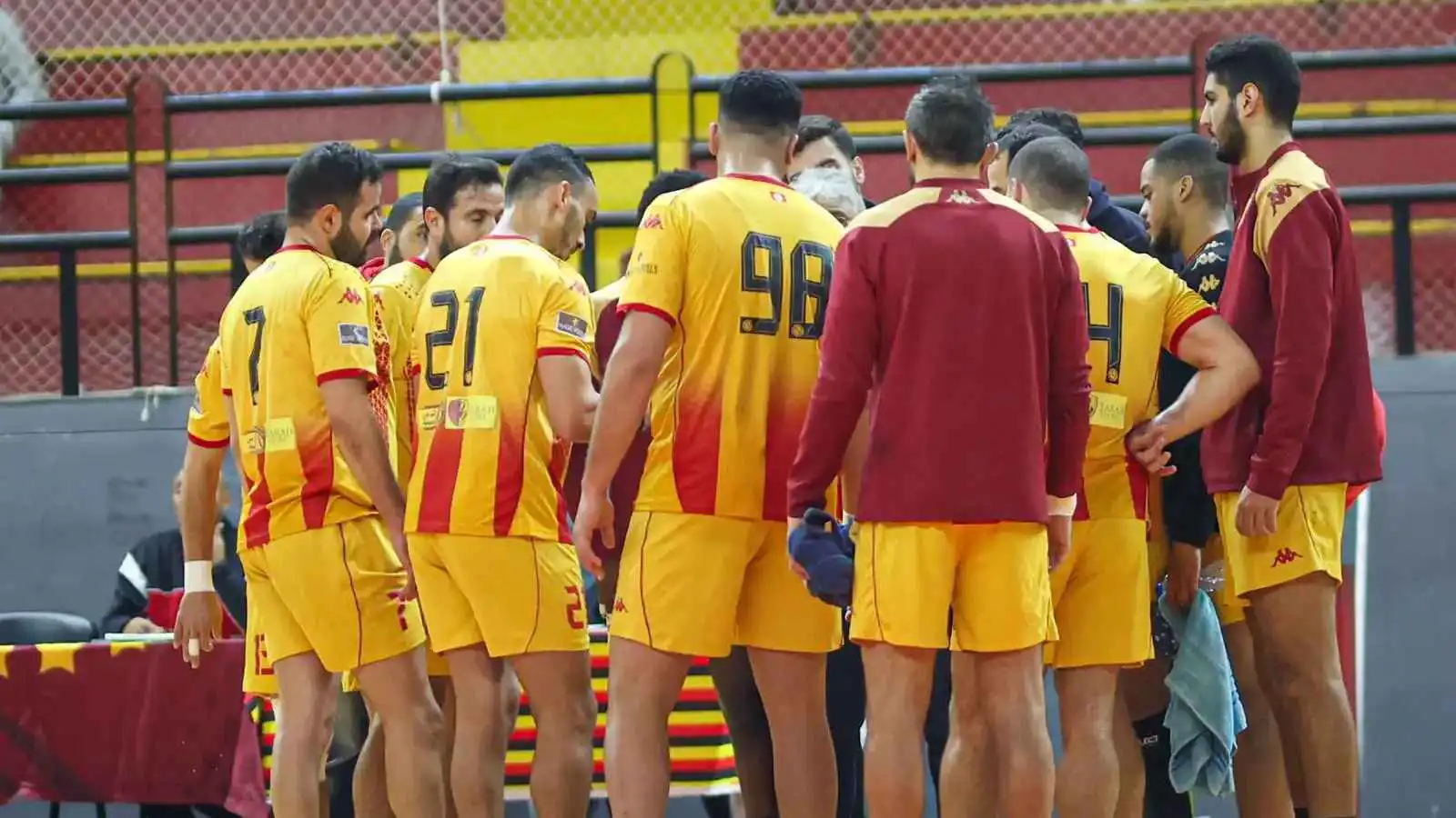 أحداث عنف توقف مباراة الترجي التونسي والنجم الساحلي في دوري كرة اليد