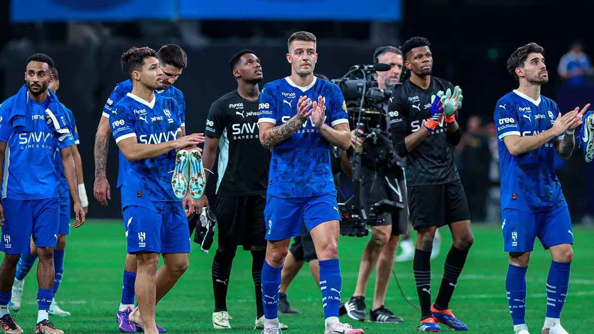 هاتف مدرب الهلال يفضح مراقبته للنصر قبل ديربي الرياض (فيديو)