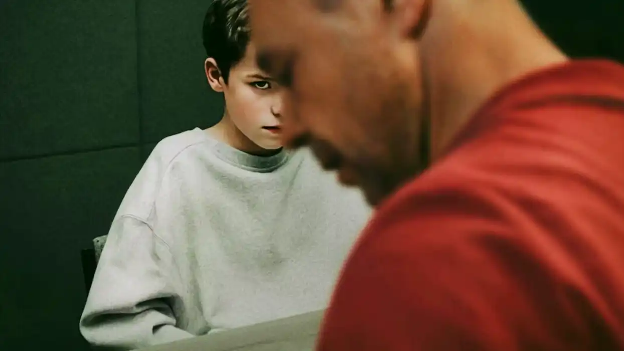 بعد فوزه بـ"غولدن غلوب".. تلميحات لموسم ثانٍ من Adolescence