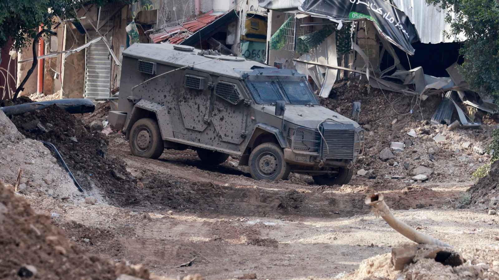 عملية "السور الحديدي".. واقع "احتلالي" جديد بالضفة الغربية