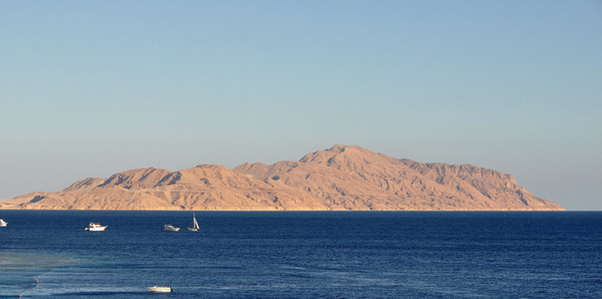 مصر تكشف عن وثائق ملكية السعودية لجزيرتي تيران وصنافير