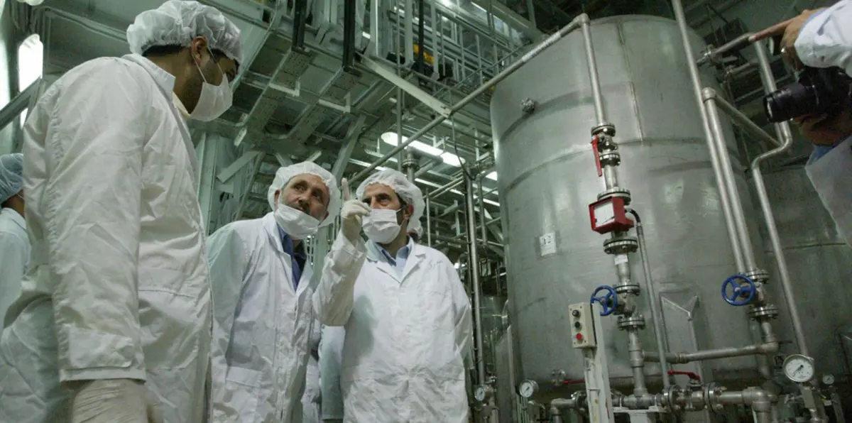 إيران تعلن البدء برفع قدرتها على تخصيب اليورانيوم