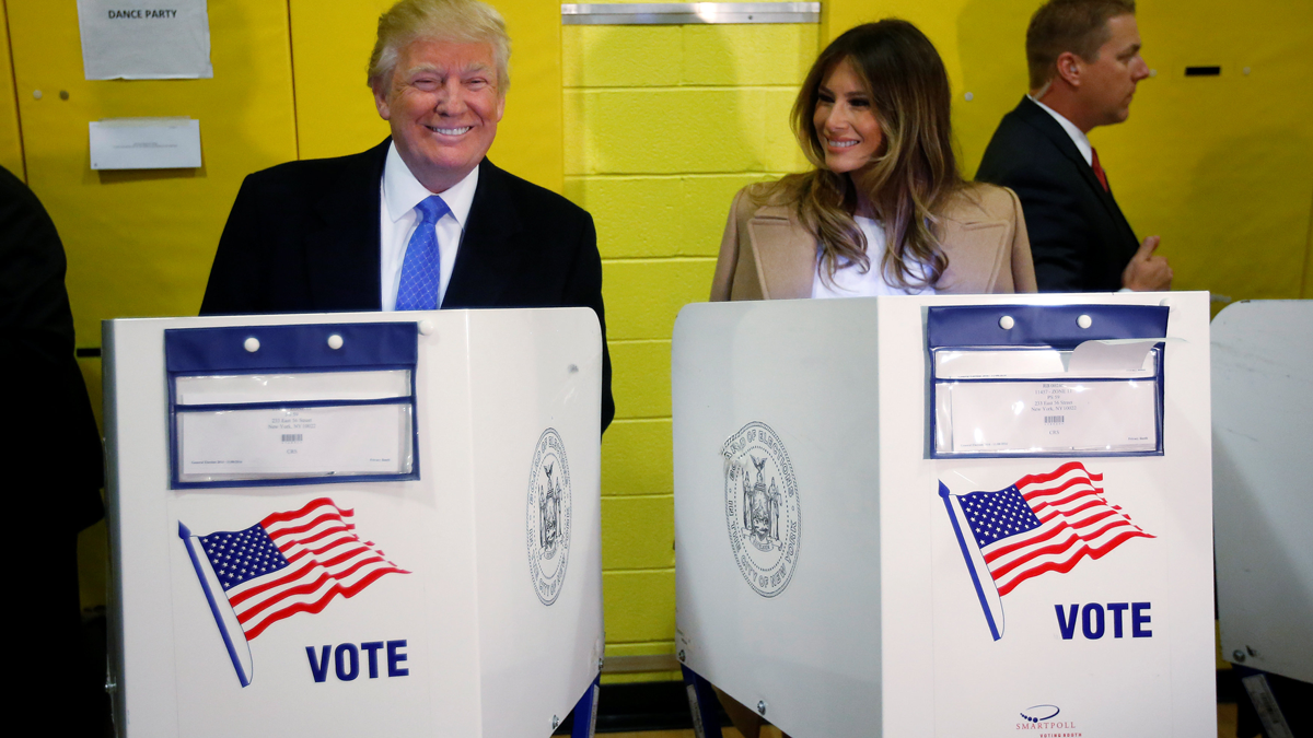 انتخابات الرئاسة الأمريكية.. ترامب يدلي بصوته مبكرا في فلوريدا