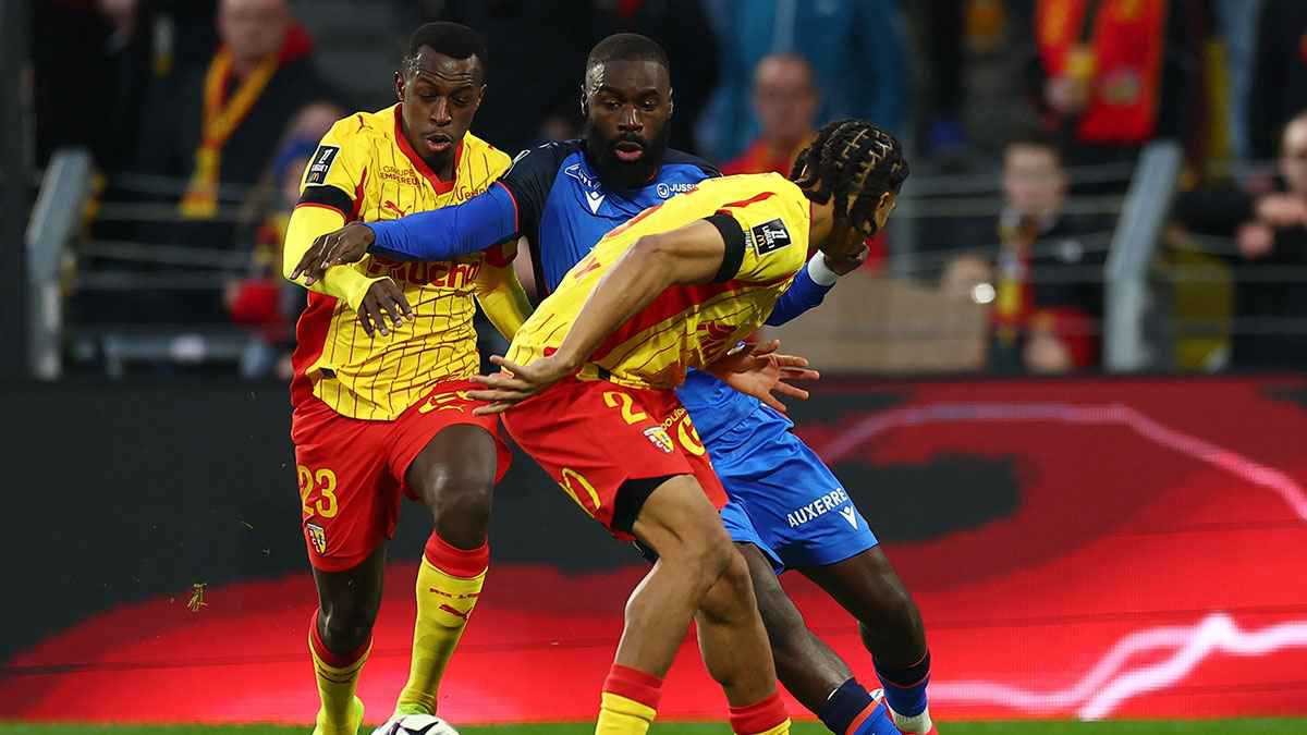 هل يزامل سعود عبد الحميد محمد صلاح في ليفربول؟ 