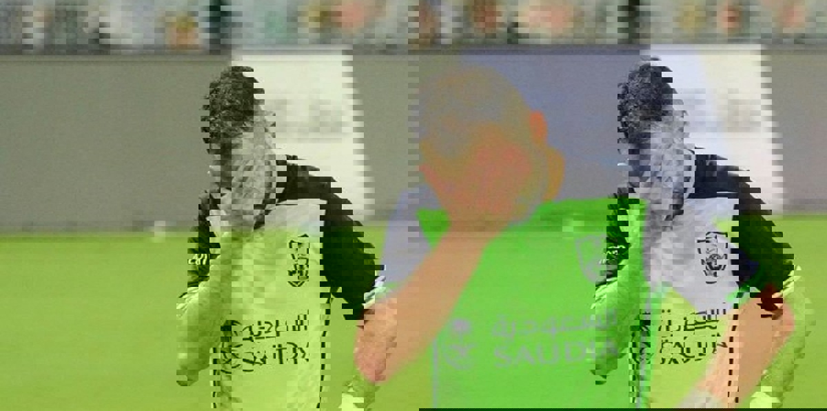 النادي الأهلي السعودي يتجه لبيع فيتفاتزيديس والتجديد لمعتز هوساوي