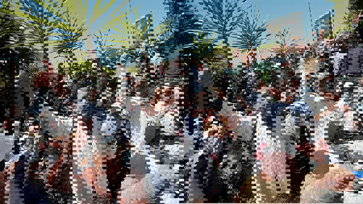 الحكومة المغربية ترضخ لمطالب النقابات وتقر زيادة الأجور قبل عيد العمال العالمي