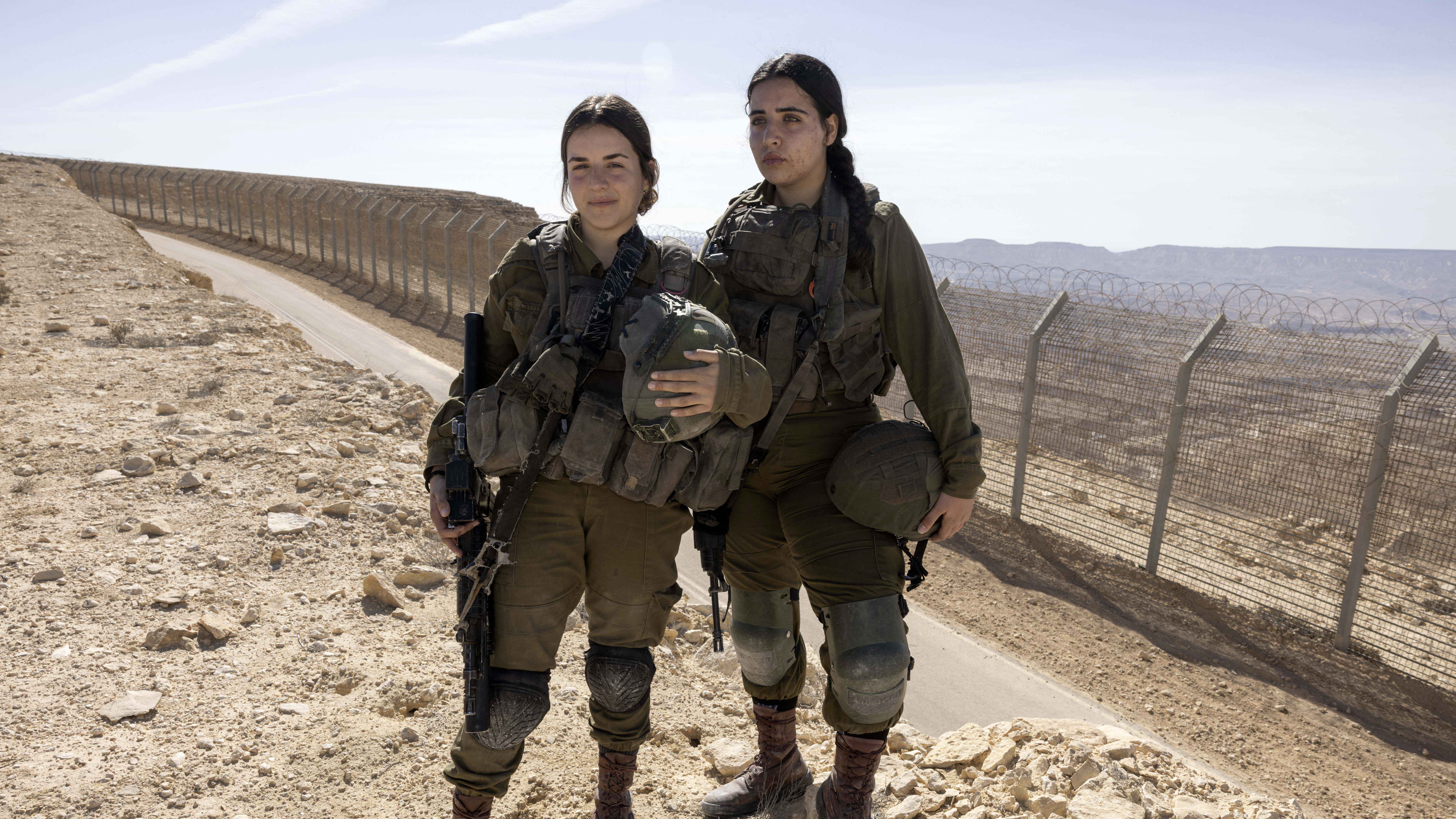 أزمة في إسرائيل بسبب "دمج المجندات" في الجيش