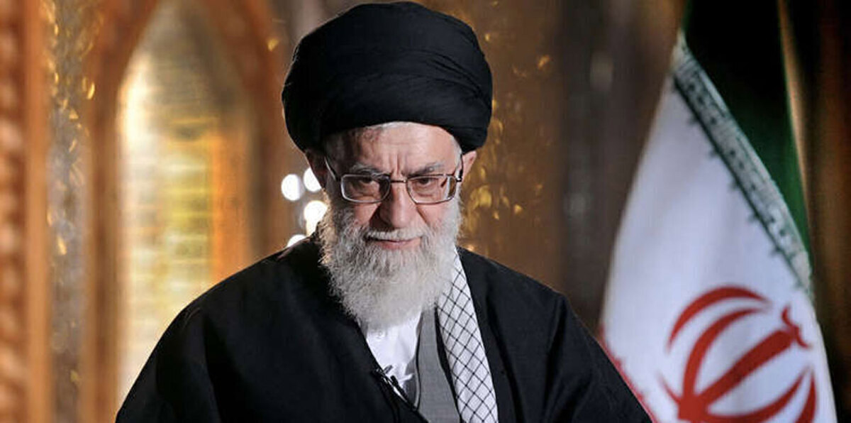 إيران تحيل صحيفتين للقضاء إحداهما لخامنئي