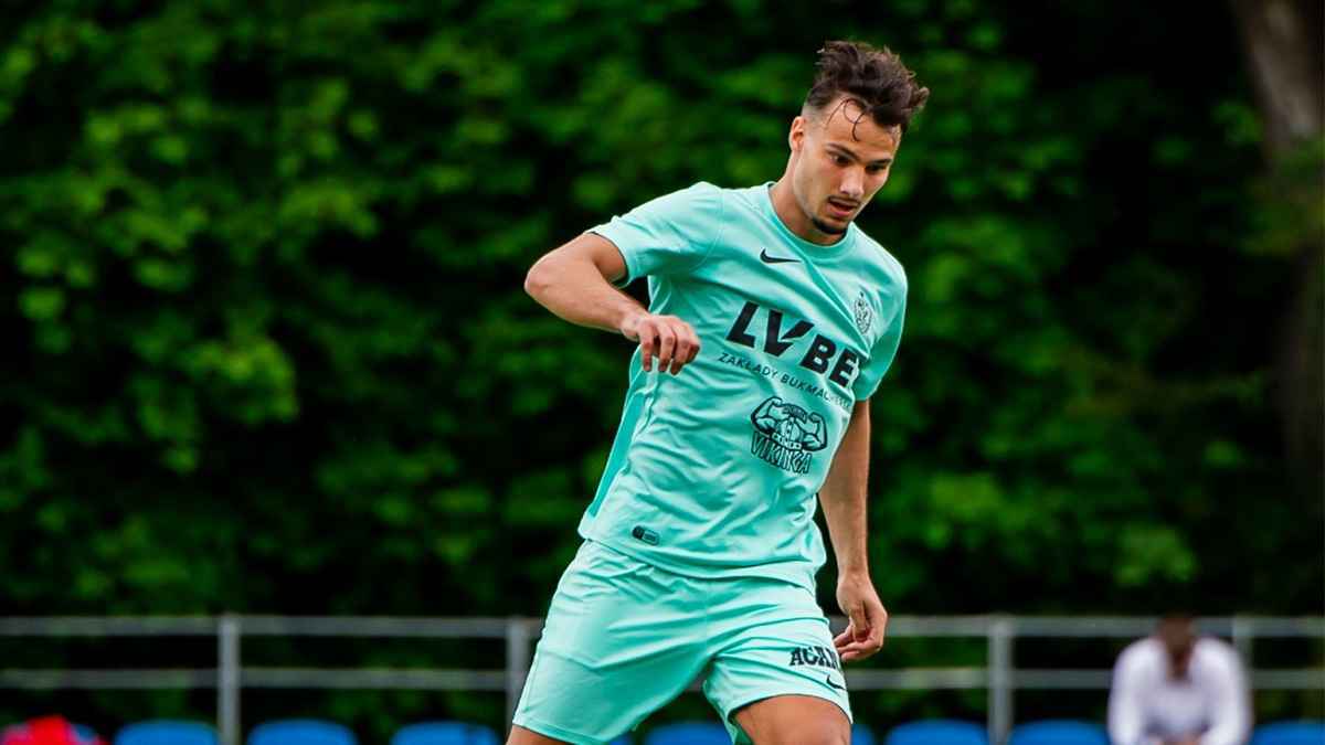 بعد ارتباطه بالأهلي المصري.. أسد الحملاوي يترك معسكر فريقه دون إذن