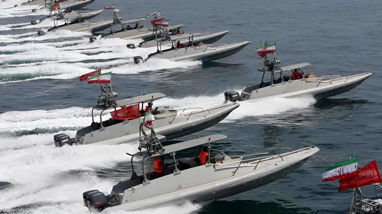 في مواجهة "آلية الزناد".. إيران تلوح بورقة "مضيق هرمز" وتهدد سفن الغرب