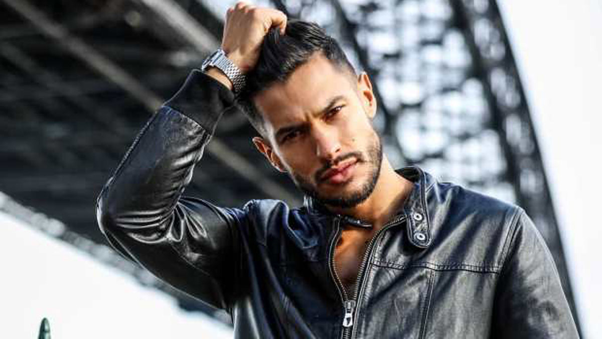 مغربي يفوز بلقب ملك جمال إيطاليا (صور)