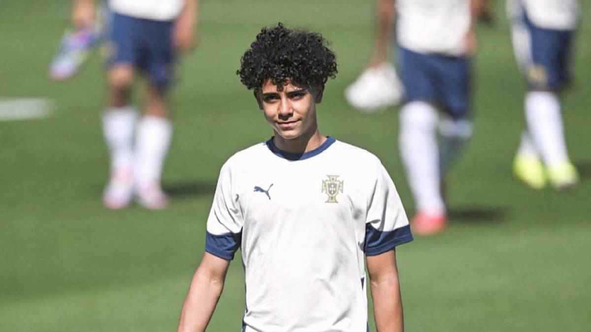 يتناول الكبسة.. أحدث ظهور لكريستيانو جونيور يكتسح الإنترنت (صورة)