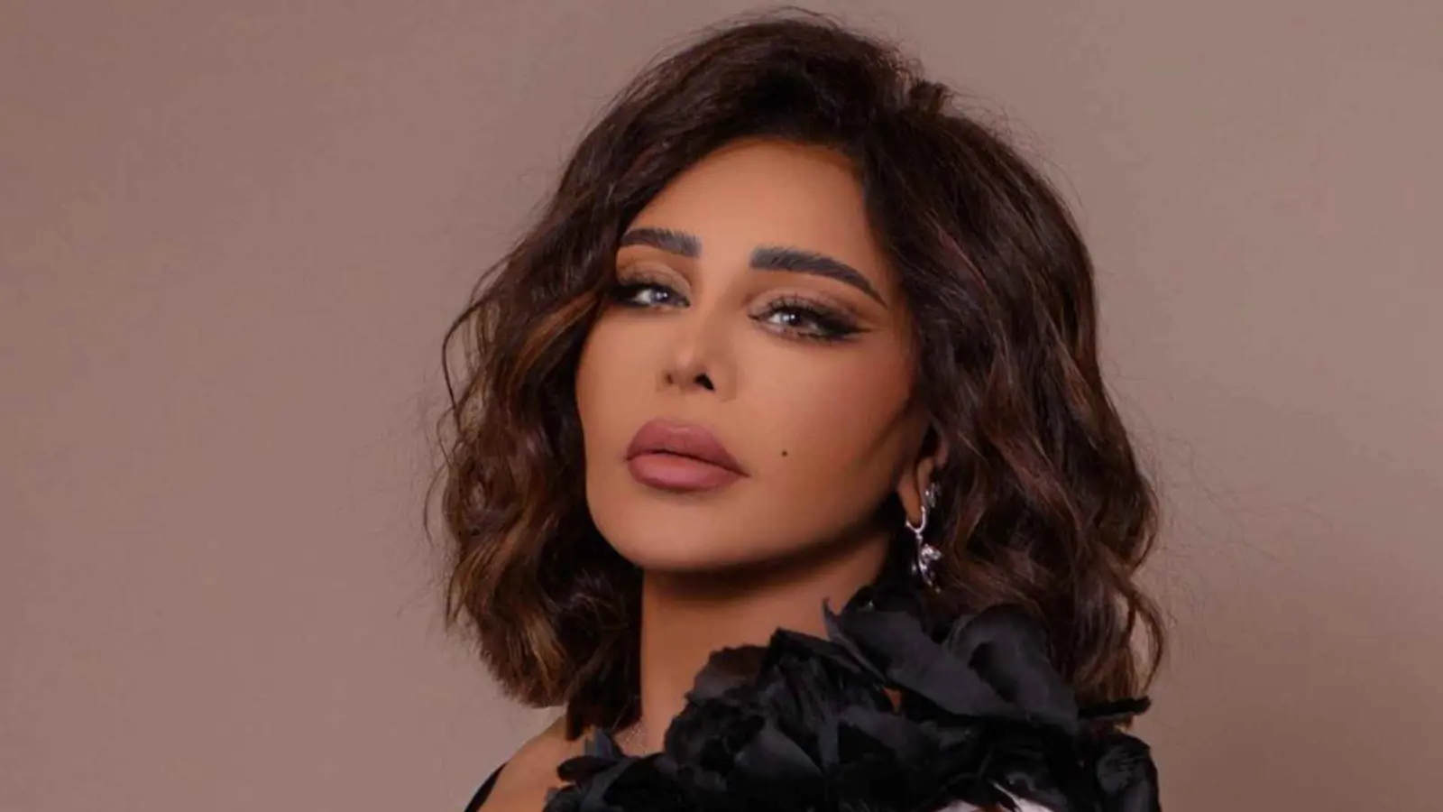 أحلام تكشف حقيقة انفصالها عن زوجها مبارك الهاجري