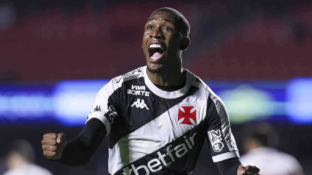 حلم جماهيري.. من هو ريان فيتور المطلوب في الهلال السعودي؟