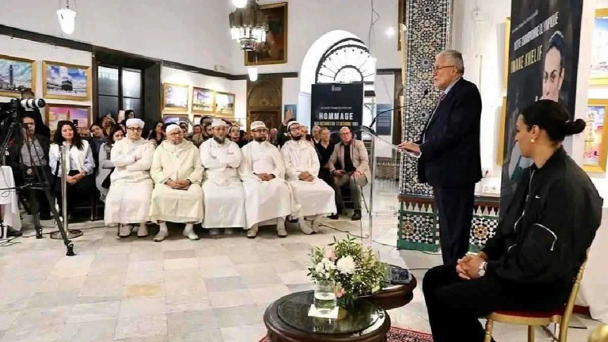 سر تكريم إيمان خليف في مسجد فرنسي كبير (صور)