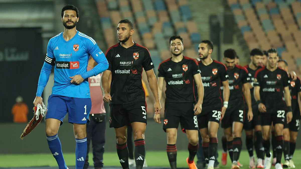 موعد حسم الأهلي المصري موقفه من رحيل محمد الشناوي وكهربا