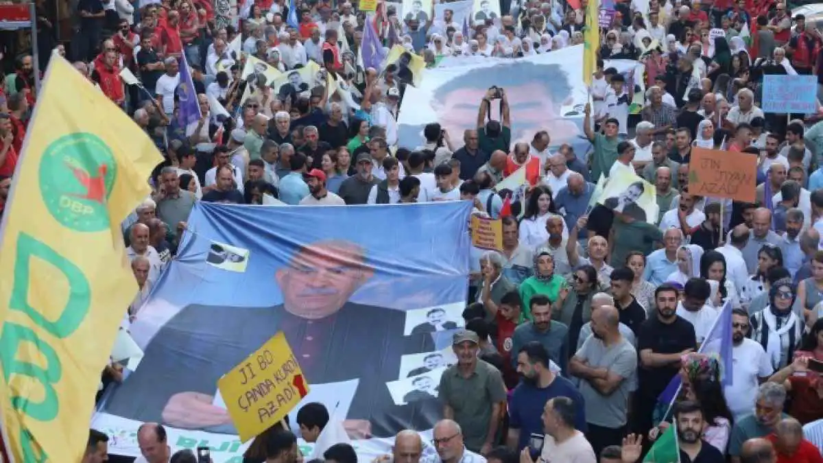 مسيرة مرتقبة للإفراج عن أوجلان تربك عملية السلام بين أنقرة والأكراد