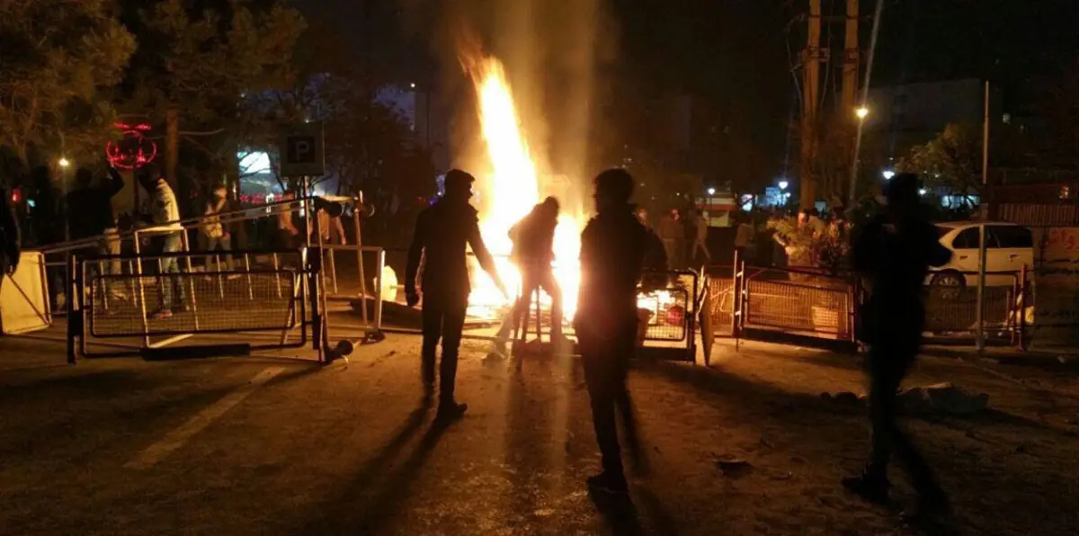 هل الأفضل لنا سقوط نظام إيران؟