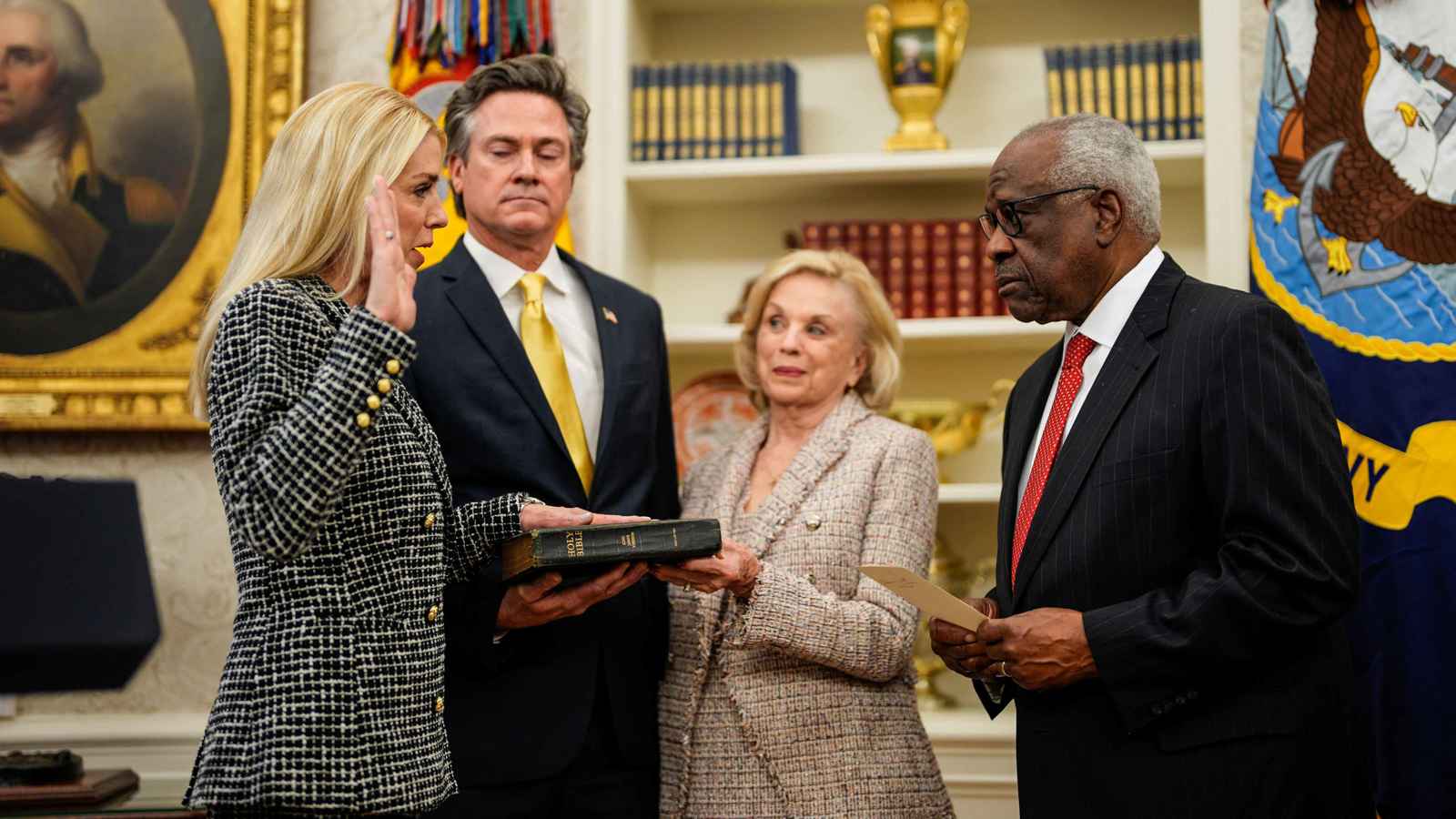 من هي بام بوندي وزيرة العدل الأمريكية الجديدة؟