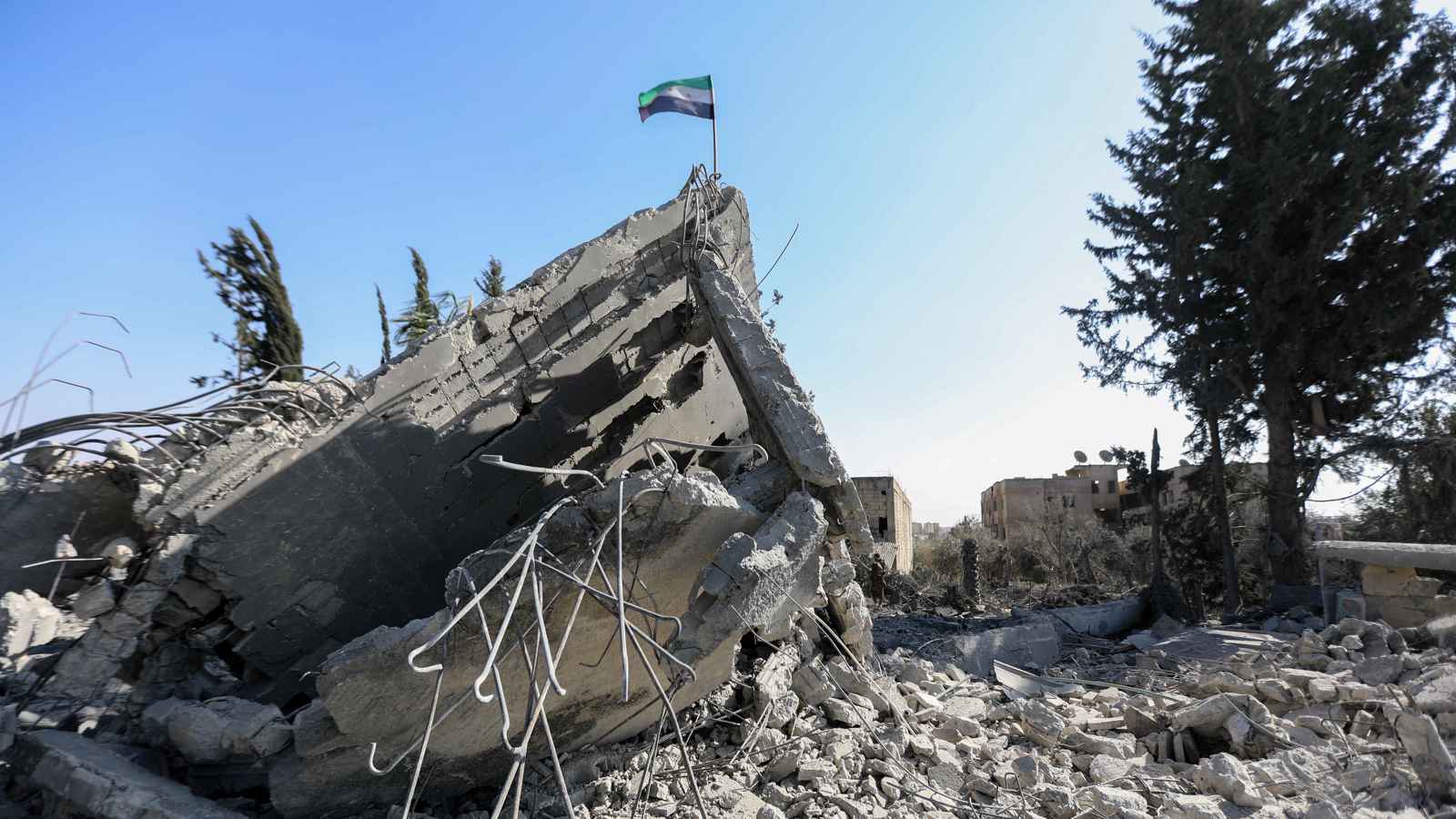 صواريخ درعا ورسائل تل أبيب.. "لعبة استخباراتية" ترسم خريطة الجنوب السوري