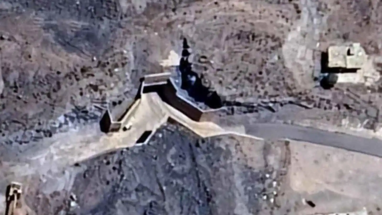 تفاصيل جديدة حول استهداف إسرائيل لجبل المانع جنوب دمشق (صور)