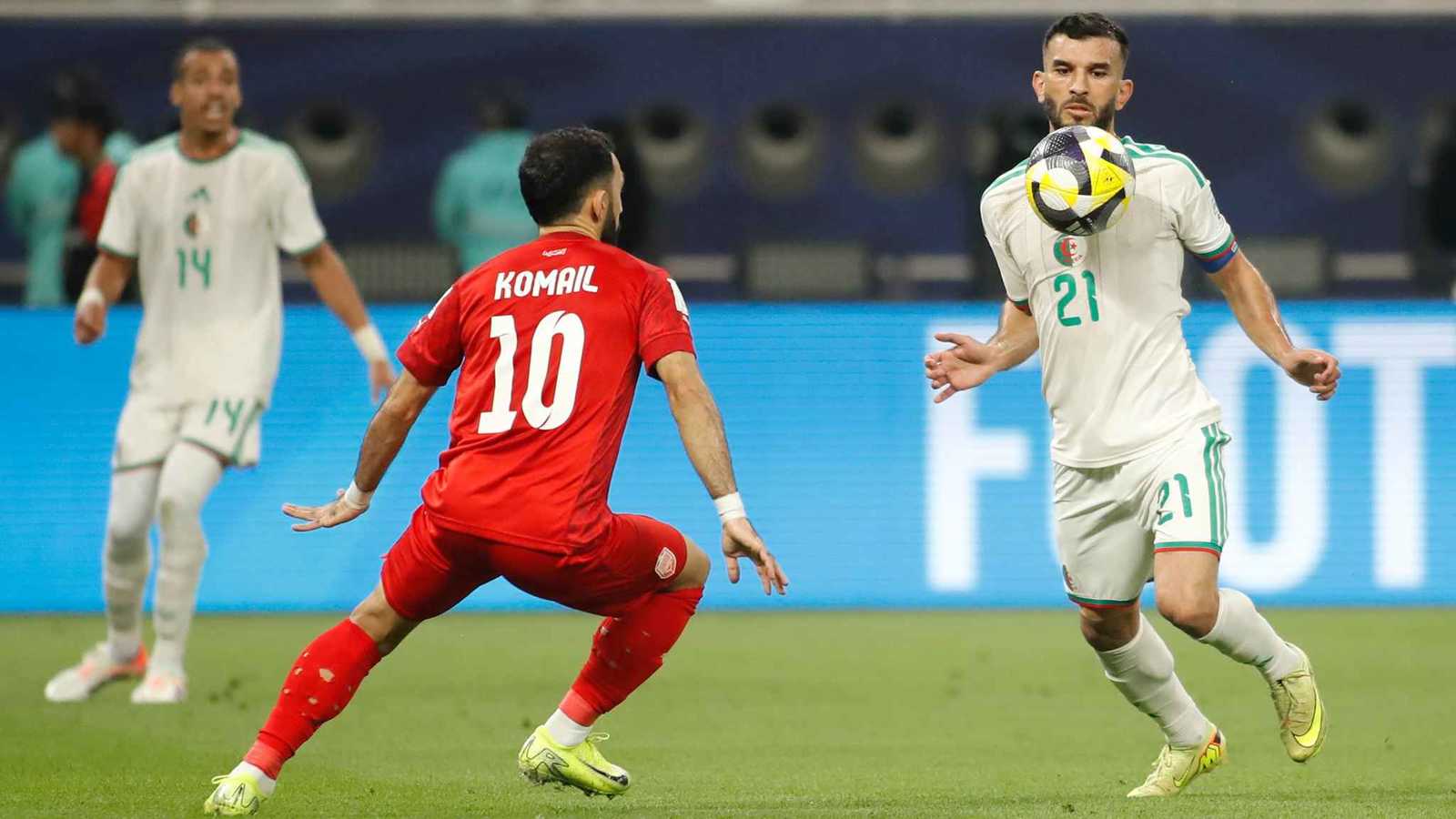 ليس بولبينه فقط.. أكثر لاعب أبهر جمهور منتخب الجزائر أمام البحرين 