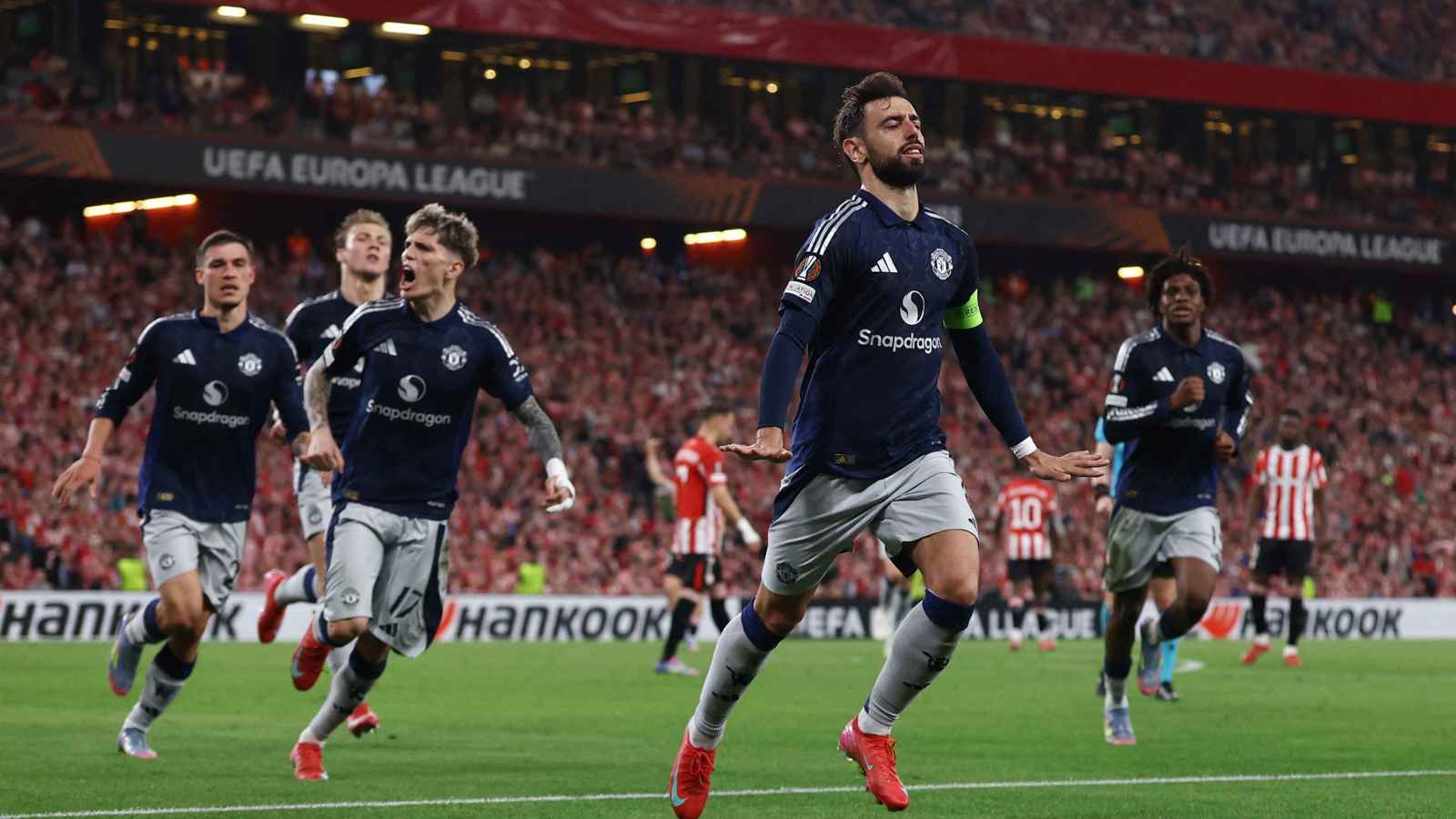 جماهير الهلال تفاجئ برونو فيرناندز (فيديو)