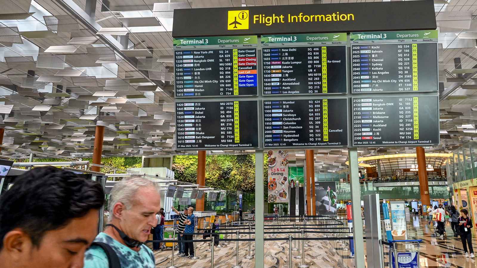 بريطانيا.. "إعلان مقلق" بعد حريق مطار هيثرو (فيديو)