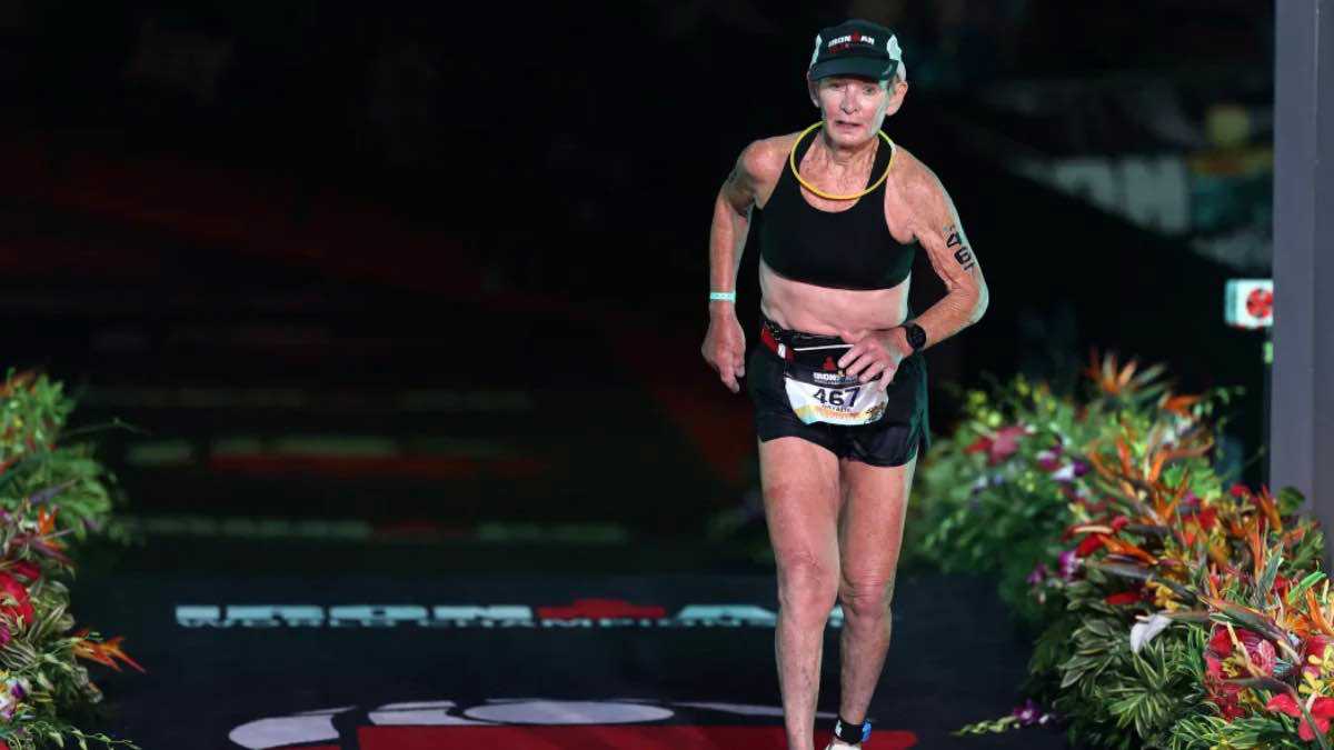 ثمانينية تحطم الرقم القياسي ببطولة العالم للرجل الحديدي (فيديو)