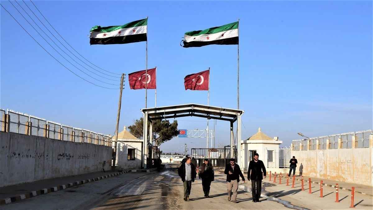 لأول مرة منذ 14 عاماً.. تركيا تعيد فتح معابرها البرية أمام المركبات السورية